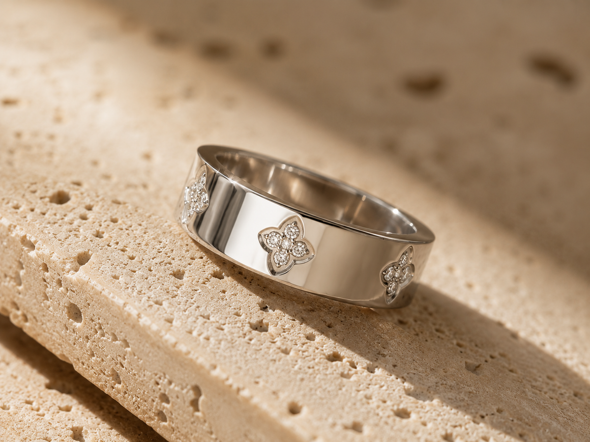 Rosemere Adeline silver band ring with clover motif on natural stone
