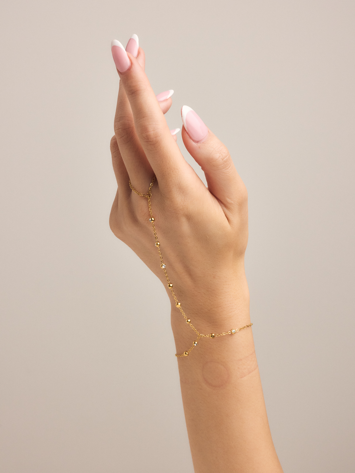 Amoura Hand Chain