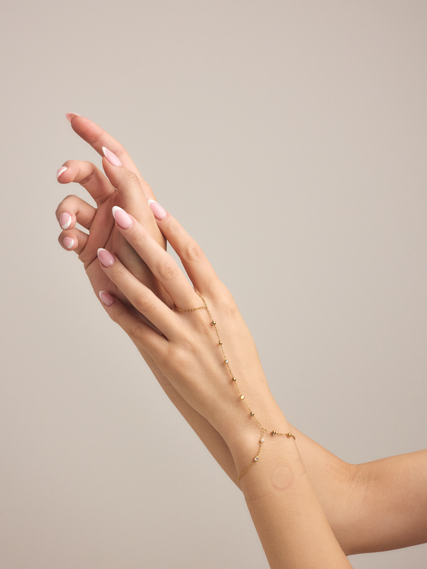 Amoura Hand Chain